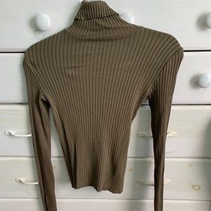 Berksha Olive Green turtleneck